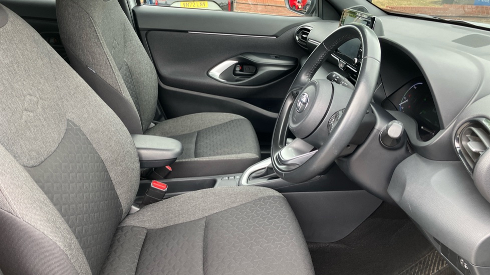 Toyota Yaris Cross 1.5 Hybrid Design 5dr CVT Hybrid Estate - Image 12
