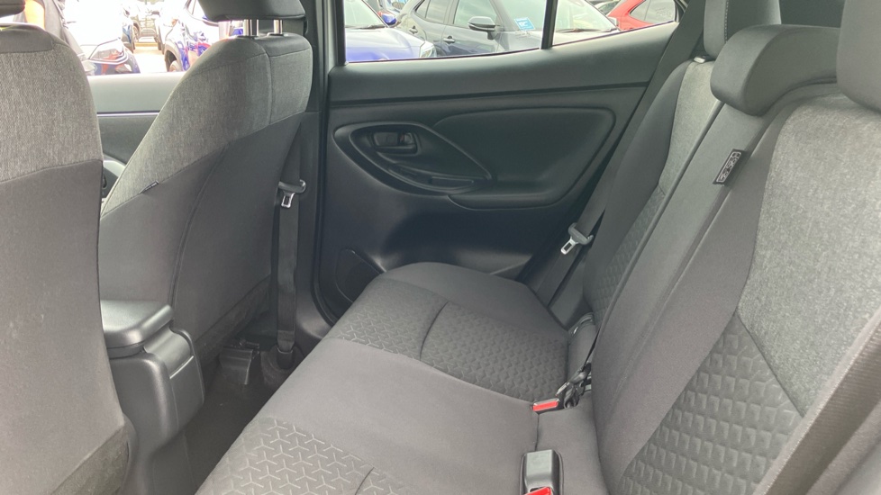 Toyota Yaris Cross 1.5 Hybrid Design 5dr CVT Hybrid Estate - Image 15