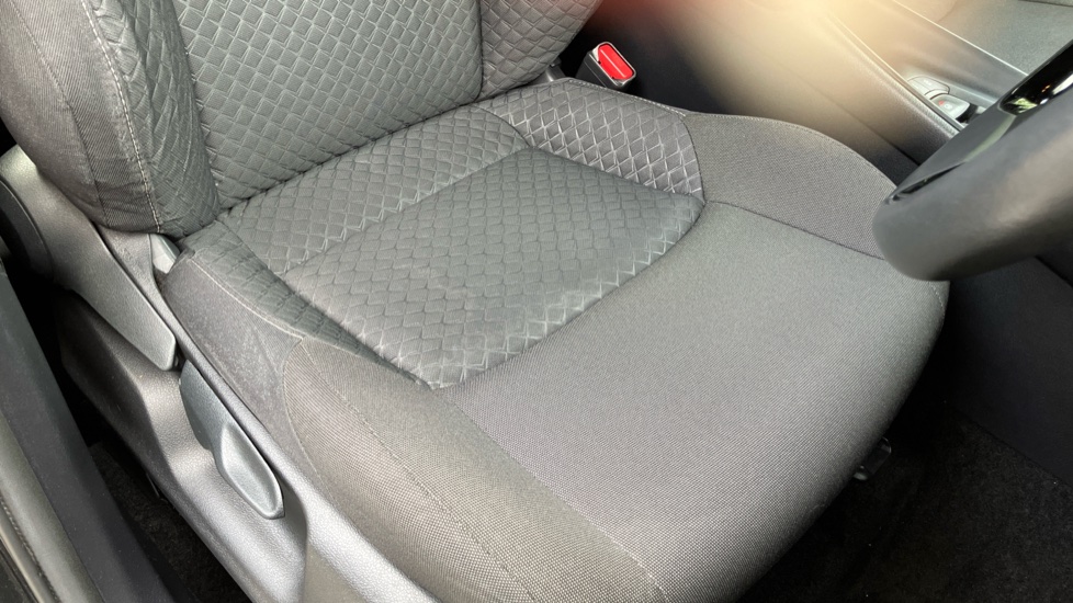 Toyota C-HR 1.8 Hybrid Icon 5dr CVT Hybrid Hatchback - Image 17