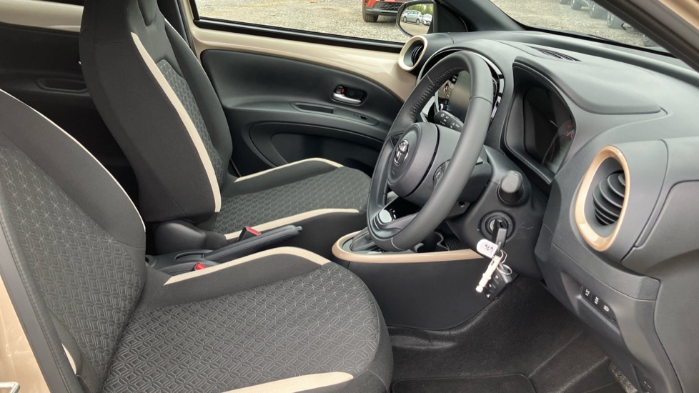 Toyota Aygo X 1.0 VVT-i Edge 5dr Auto Petrol Hatchback - Image 12