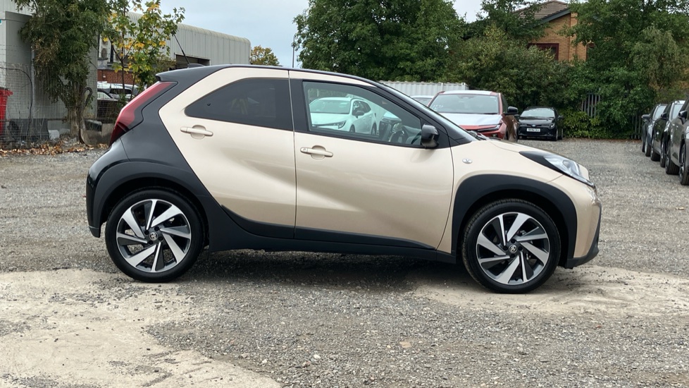 Toyota Aygo X 1.0 VVT-i Edge 5dr Auto Petrol Hatchback - Image 23