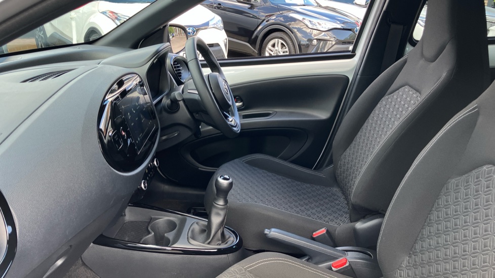 Toyota Aygo X 1.0 VVT-i Edge 5dr Petrol Hatchback - Image 5