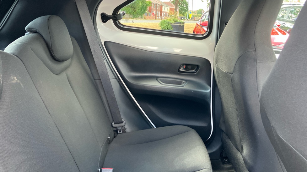 Toyota Aygo X 1.0 VVT-i Edge 5dr Petrol Hatchback - Image 8