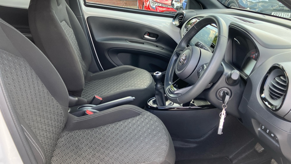 Toyota Aygo X 1.0 VVT-i Edge 5dr Petrol Hatchback - Image 12