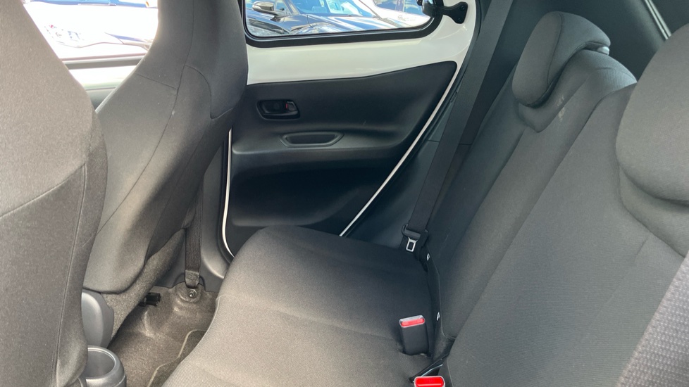 Toyota Aygo X 1.0 VVT-i Edge 5dr Petrol Hatchback - Image 15