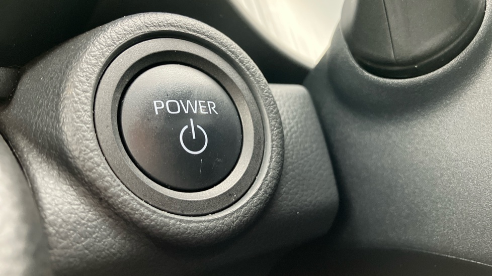 Toyota C-HR 1.8 Hybrid Icon 5dr CVT Hybrid Hatchback - Image 16
