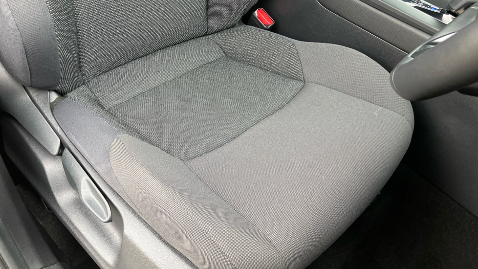 Toyota C-HR 1.8 Hybrid Icon 5dr CVT Hybrid Hatchback - Image 17