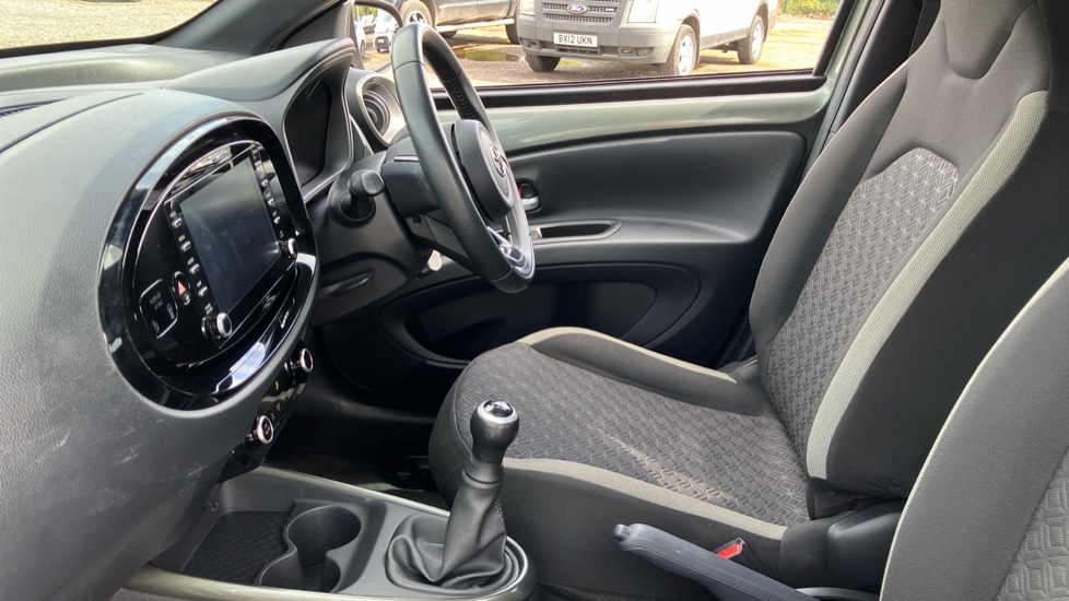 Toyota Aygo X 1.0 VVT-i Edge 5dr Petrol Hatchback - Image 5