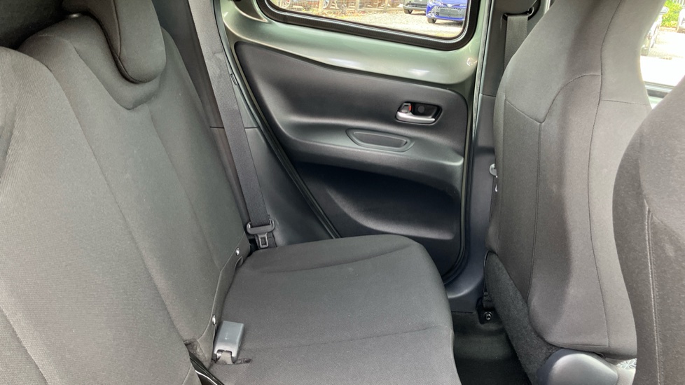 Toyota Aygo X 1.0 VVT-i Edge 5dr Petrol Hatchback - Image 8