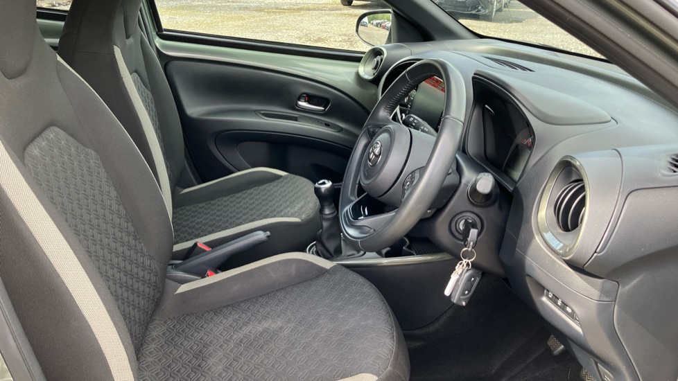 Toyota Aygo X 1.0 VVT-i Edge 5dr Petrol Hatchback - Image 12