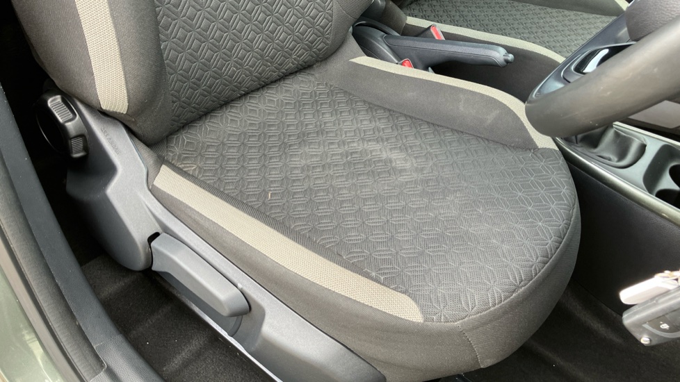 Toyota Aygo X 1.0 VVT-i Edge 5dr Petrol Hatchback - Image 17