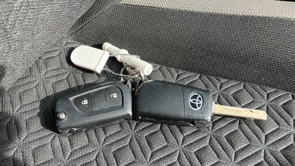 Toyota Aygo X 1.0 VVT-i Edge 5dr Petrol Hatchback - Image 28