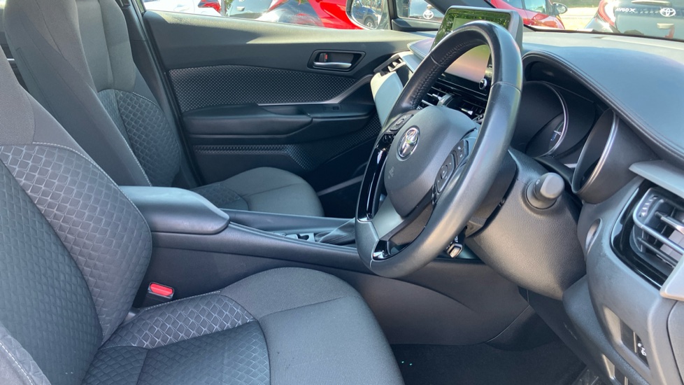 Toyota C-HR 1.8 Hybrid Icon 5dr CVT Hybrid Hatchback - Image 12