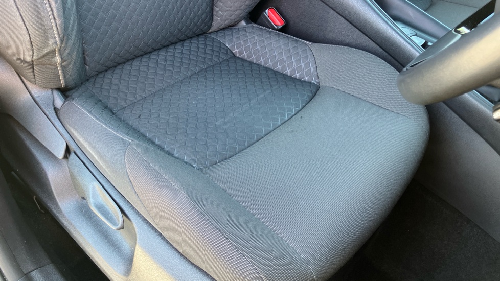 Toyota C-HR 1.8 Hybrid Icon 5dr CVT Hybrid Hatchback - Image 17