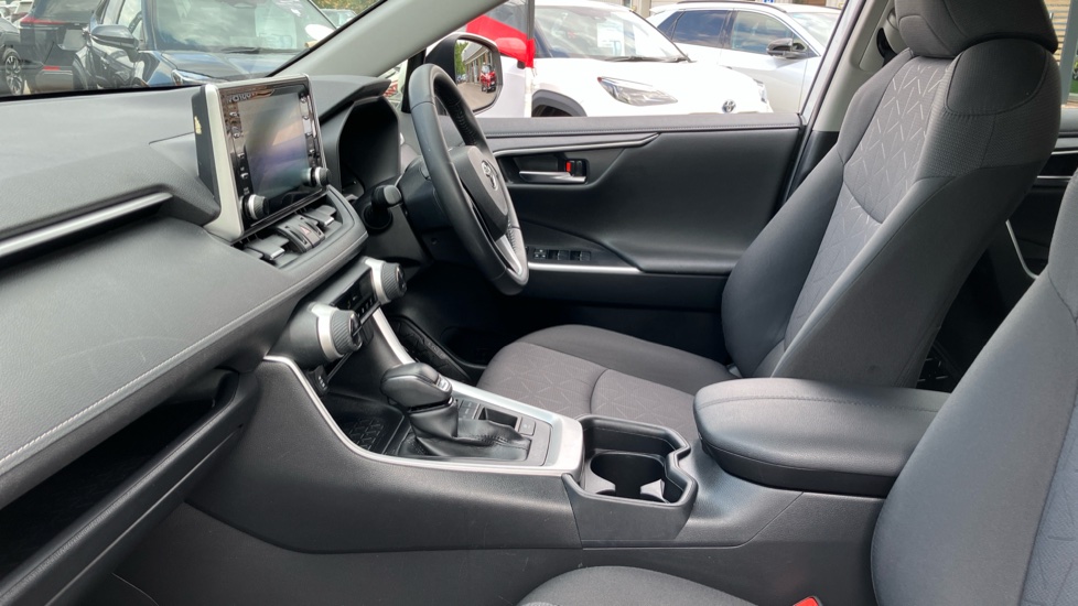 Toyota RAV4 2.5 VVT-i Hybrid Design 5dr CVT 2WD Hybrid Estate - Image 5