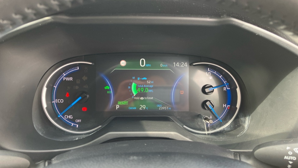 Toyota RAV4 2.5 VVT-i Hybrid Design 5dr CVT 2WD Hybrid Estate - Image 11