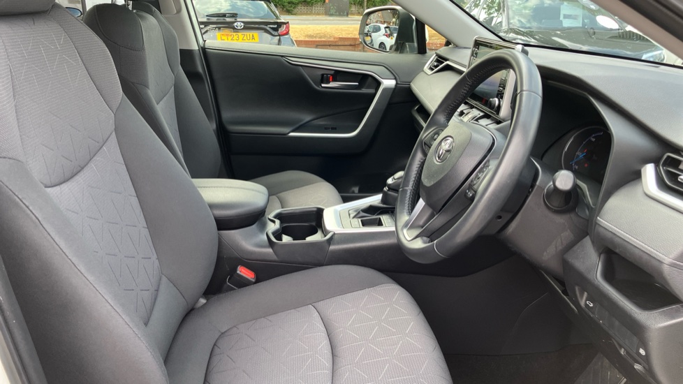 Toyota RAV4 2.5 VVT-i Hybrid Design 5dr CVT 2WD Hybrid Estate - Image 12