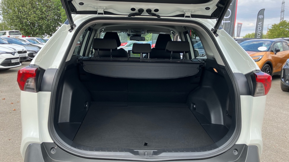 Toyota RAV4 2.5 VVT-i Hybrid Design 5dr CVT 2WD Hybrid Estate - Image 13