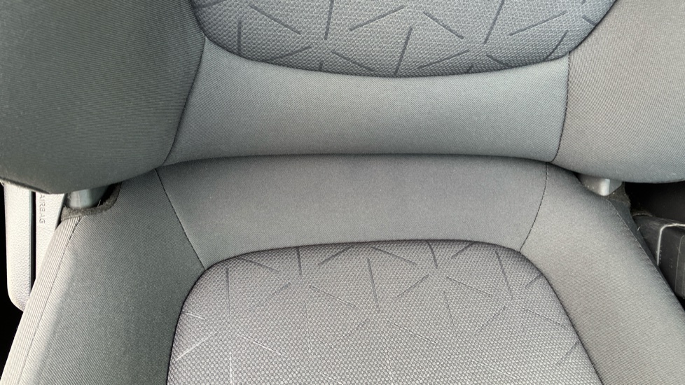 Toyota RAV4 2.5 VVT-i Hybrid Design 5dr CVT 2WD Hybrid Estate - Image 14