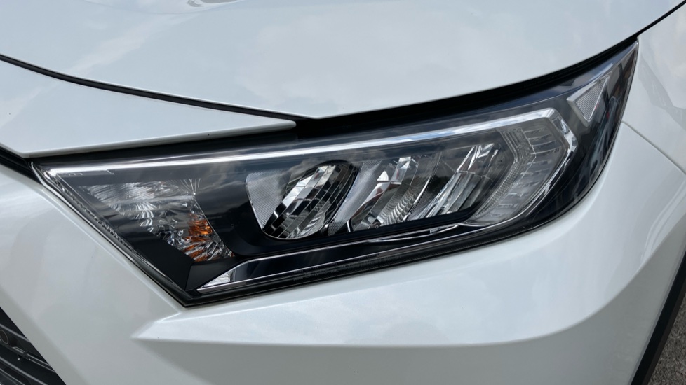 Toyota RAV4 2.5 VVT-i Hybrid Design 5dr CVT 2WD Hybrid Estate - Image 20