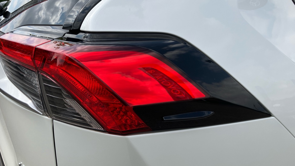 Toyota RAV4 2.5 VVT-i Hybrid Design 5dr CVT 2WD Hybrid Estate - Image 21