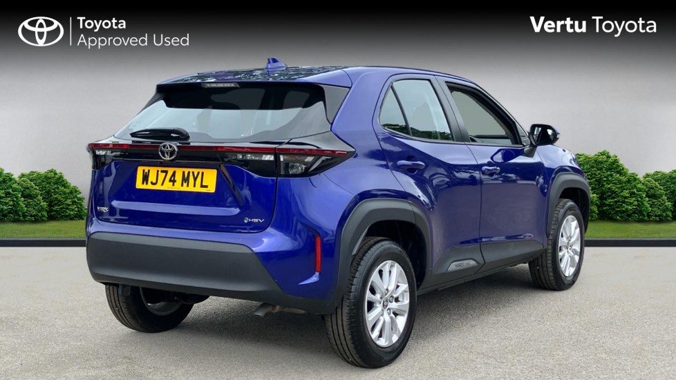 Toyota Yaris Cross 1.5 Hybrid Icon 5dr CVT Hybrid Estate - Image 2