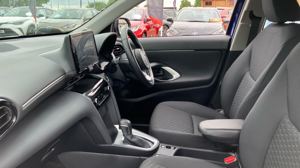 Toyota Yaris Cross 1.5 Hybrid Icon 5dr CVT Hybrid Estate - Image 5
