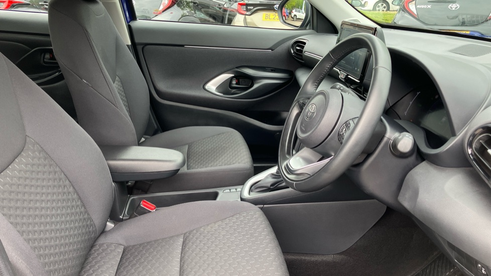 Toyota Yaris Cross 1.5 Hybrid Icon 5dr CVT Hybrid Estate - Image 12