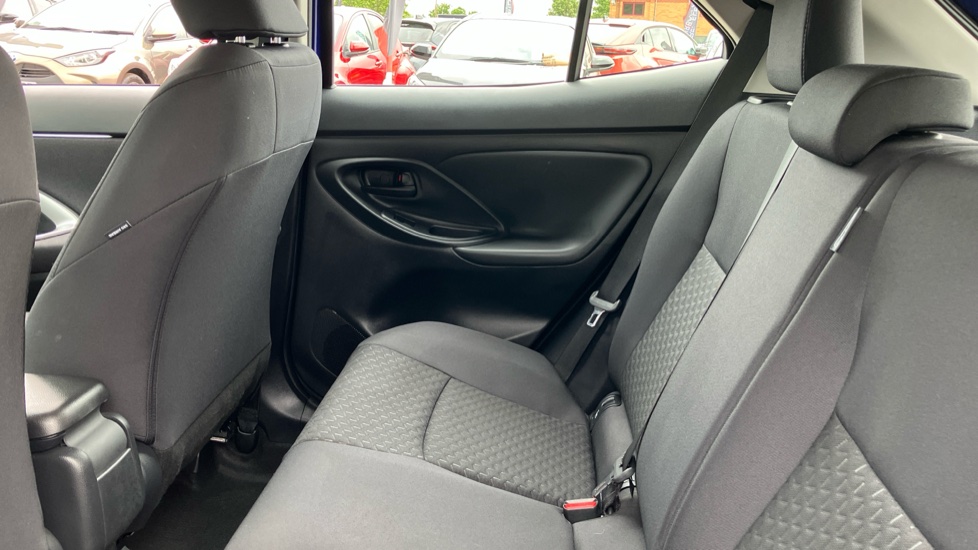 Toyota Yaris Cross 1.5 Hybrid Icon 5dr CVT Hybrid Estate - Image 15