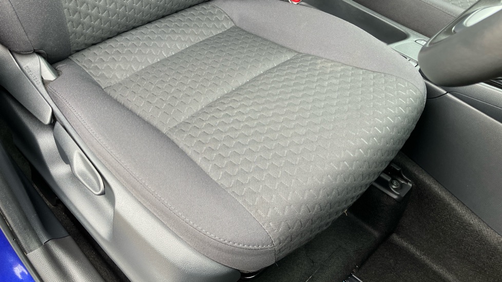 Toyota Yaris Cross 1.5 Hybrid Icon 5dr CVT Hybrid Estate - Image 17