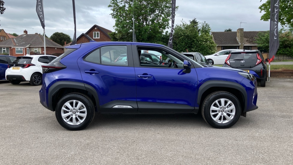 Toyota Yaris Cross 1.5 Hybrid Icon 5dr CVT Hybrid Estate - Image 23