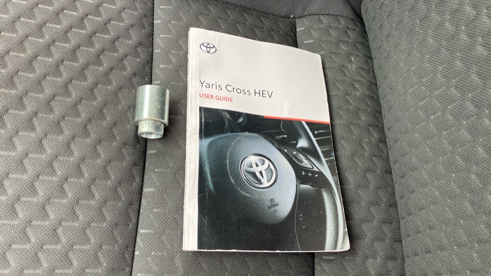 Toyota Yaris Cross 1.5 Hybrid Icon 5dr CVT Hybrid Estate - Image 27