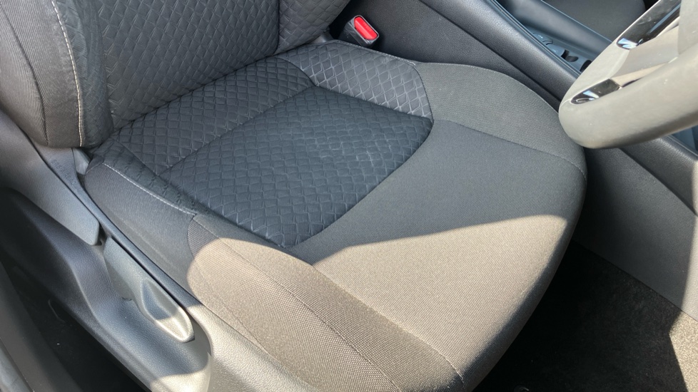 Toyota C-HR 1.8 Hybrid Icon 5dr CVT Hybrid Hatchback - Image 17