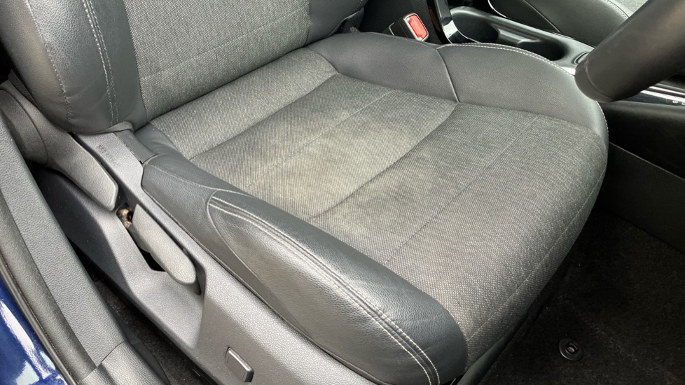 Toyota Corolla 1.8 VVT-i Hybrid Design 5dr CVT Hybrid Hatchback - Image 17