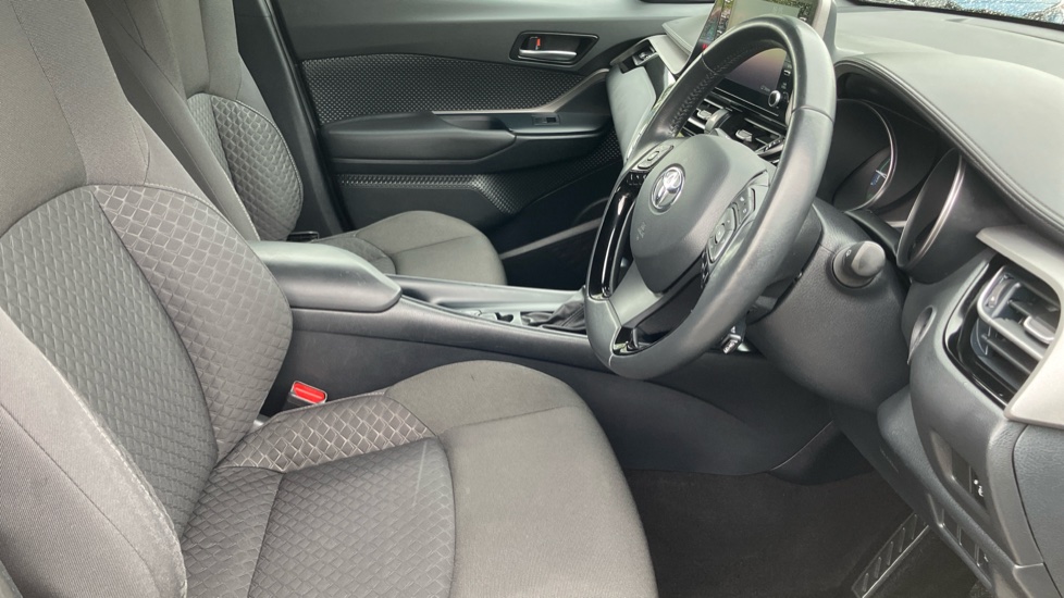 Toyota C-HR 1.8 Hybrid Icon 5dr CVT Hybrid Hatchback - Image 12