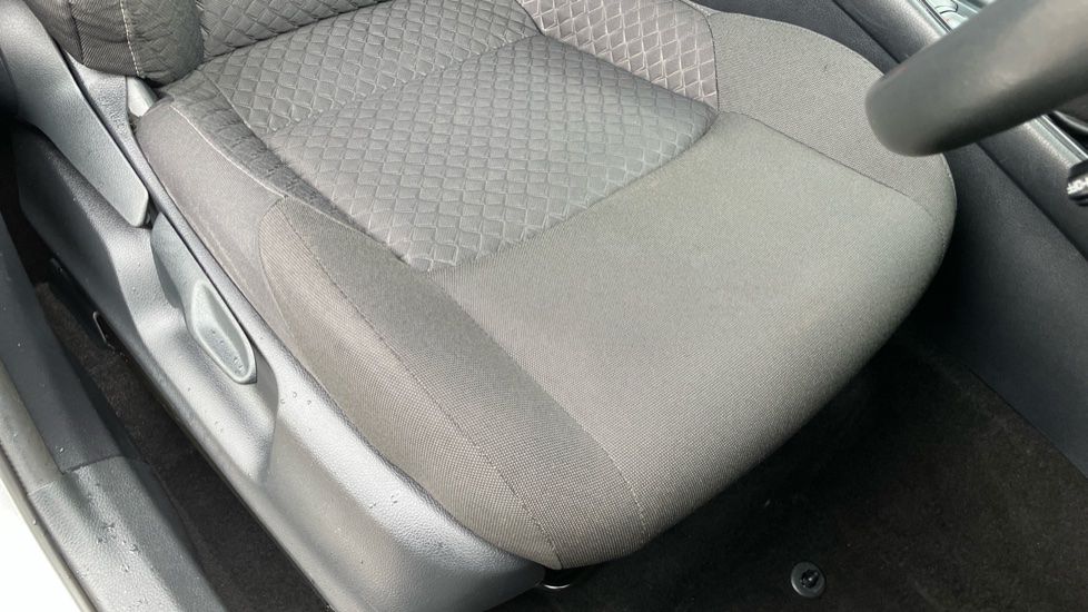 Toyota C-HR 1.8 Hybrid Icon 5dr CVT Hybrid Hatchback - Image 17