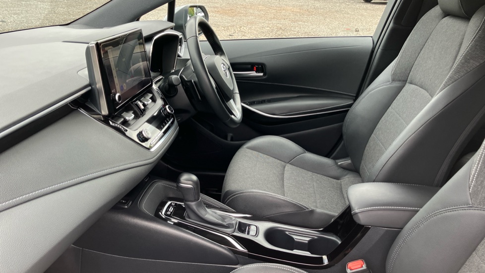 Toyota Corolla 2.0 VVT-i Hybrid Design 5dr CVT Hybrid Hatchback - Image 5