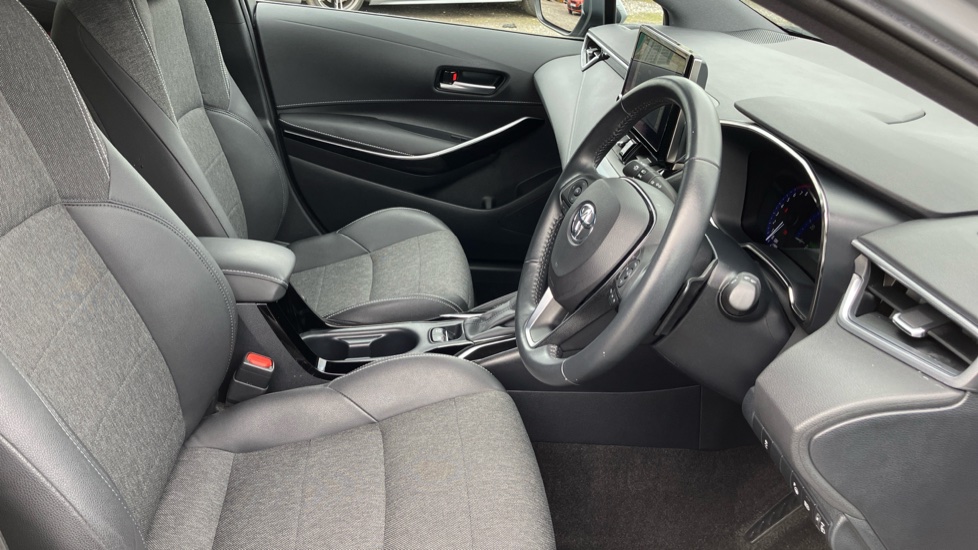 Toyota Corolla 2.0 VVT-i Hybrid Design 5dr CVT Hybrid Hatchback - Image 12
