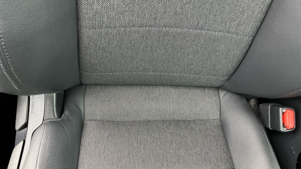 Toyota Corolla 2.0 VVT-i Hybrid Design 5dr CVT Hybrid Hatchback - Image 14