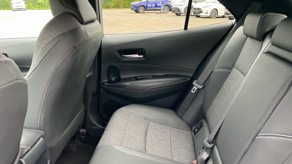 Toyota Corolla 2.0 VVT-i Hybrid Design 5dr CVT Hybrid Hatchback - Image 15