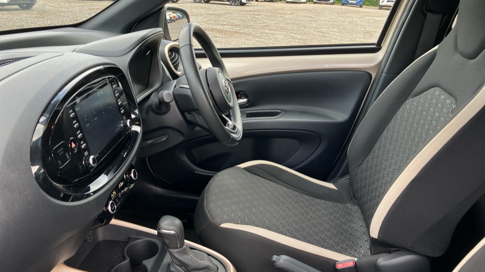 Toyota Aygo X 1.0 VVT-i Edge 5dr Auto Petrol Hatchback - Image 5