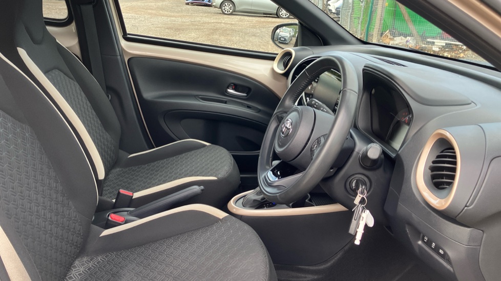 Toyota Aygo X 1.0 VVT-i Edge 5dr Auto Petrol Hatchback - Image 12
