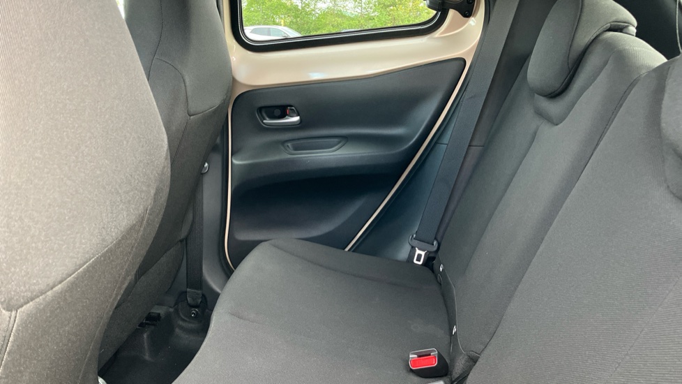 Toyota Aygo X 1.0 VVT-i Edge 5dr Auto Petrol Hatchback - Image 15