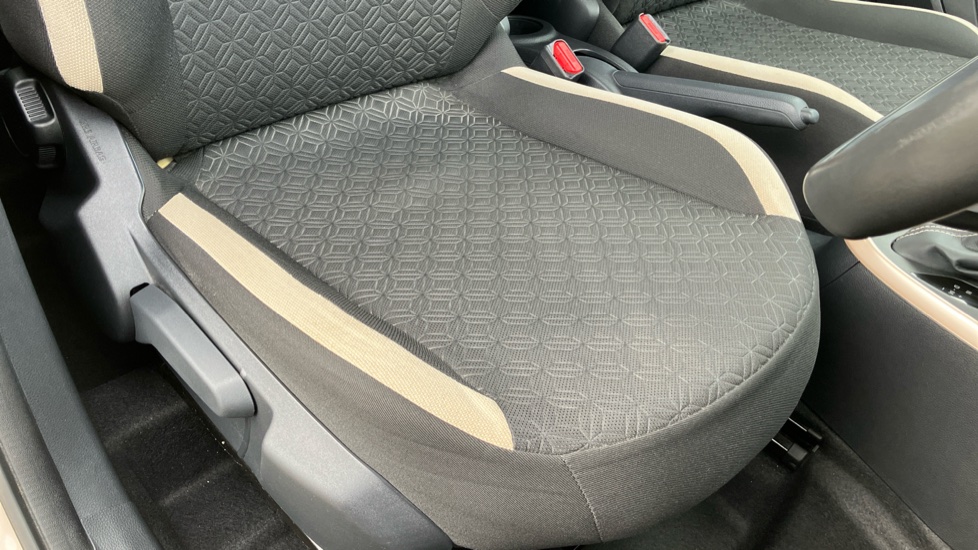 Toyota Aygo X 1.0 VVT-i Edge 5dr Auto Petrol Hatchback - Image 17