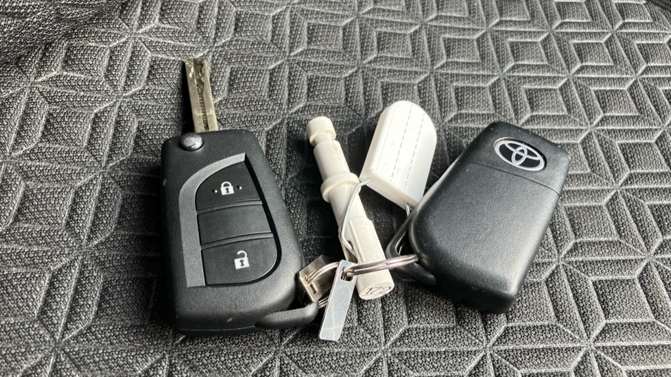 Toyota Aygo X 1.0 VVT-i Edge 5dr Auto Petrol Hatchback - Image 28