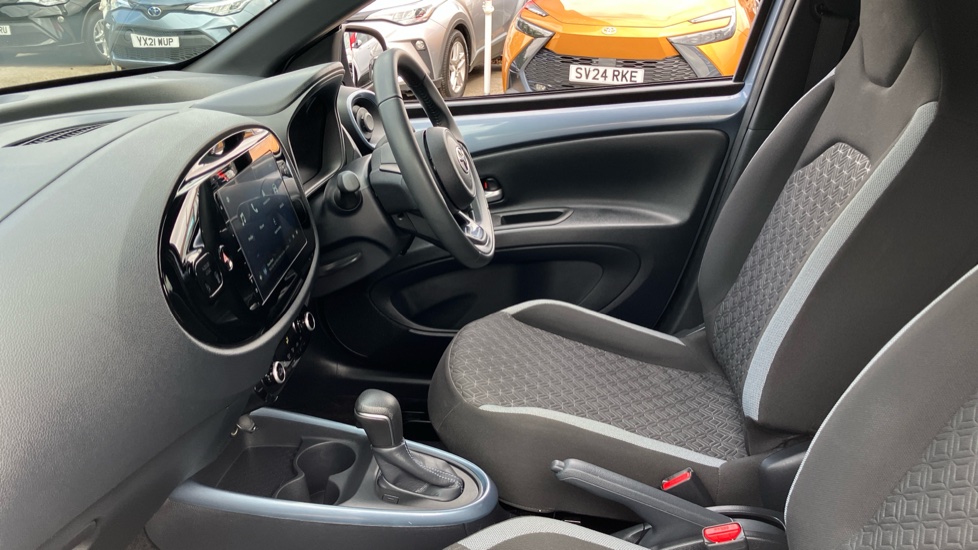 Toyota Aygo X 1.0 VVT-i Edge 5dr Auto Petrol Hatchback - Image 5
