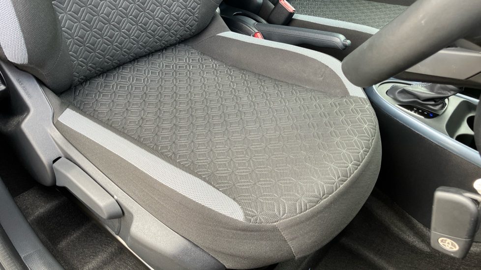 Toyota Aygo X 1.0 VVT-i Edge 5dr Auto Petrol Hatchback - Image 17