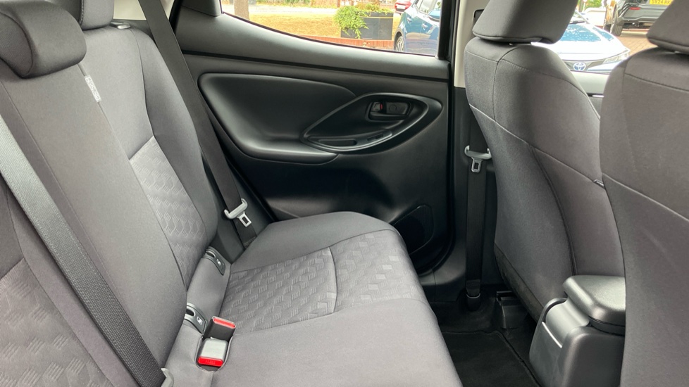Toyota Yaris 1.5 Hybrid Icon 5dr CVT Hybrid Hatchback - Image 8