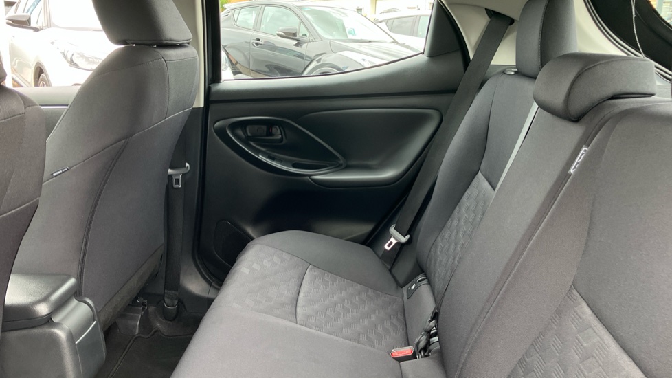Toyota Yaris 1.5 Hybrid Icon 5dr CVT Hybrid Hatchback - Image 15