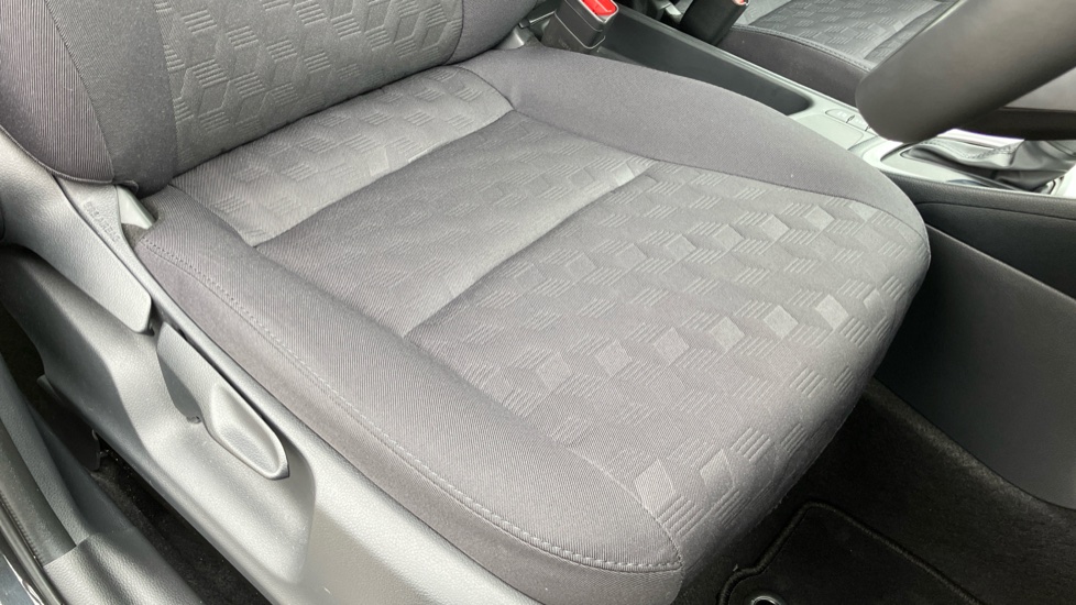 Toyota Yaris 1.5 Hybrid Icon 5dr CVT Hybrid Hatchback - Image 17